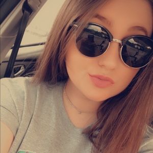 Meet your Posher, Cortney